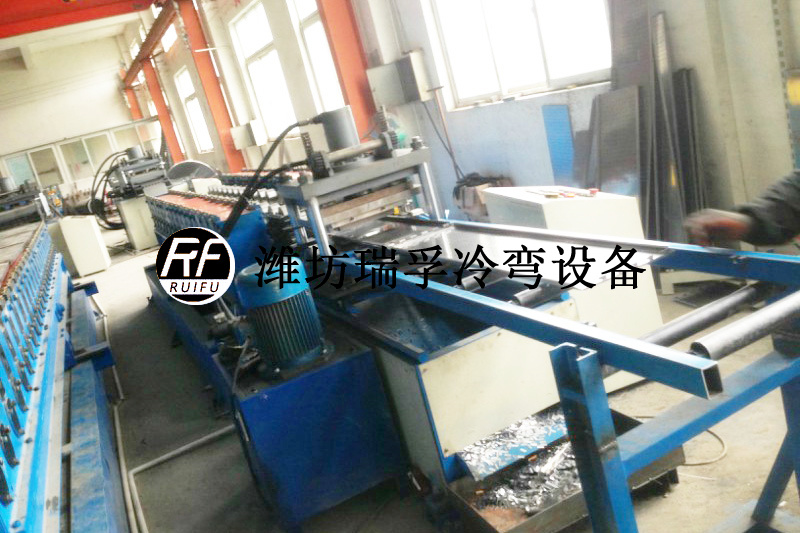 貨架型材設(shè)備 (8).jpg
