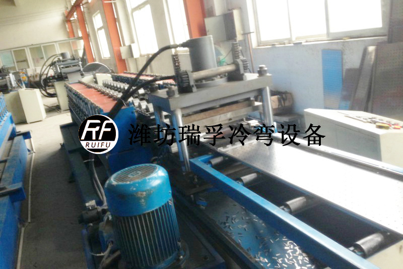 貨架型材設(shè)備 (7).jpg