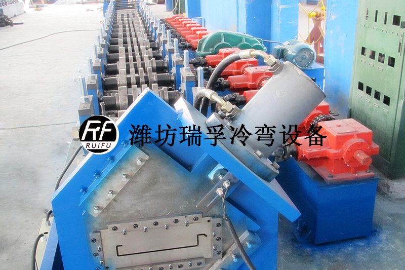 貨架型材設(shè)備 (5).jpg