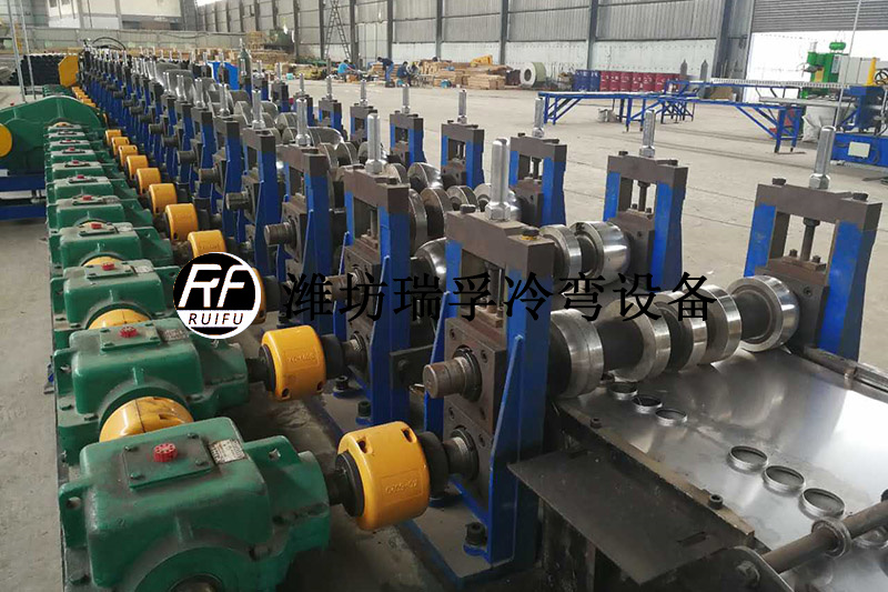 光熱發(fā)電型材設(shè)備 (9).jpg