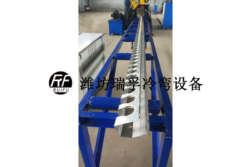 光熱發(fā)電型材設(shè)備 (7).jpg
