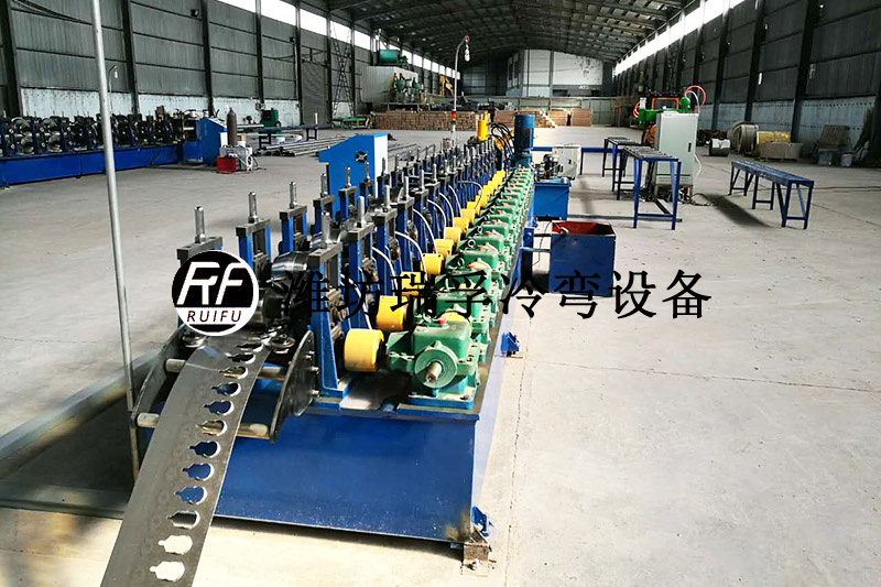 光熱發(fā)電型材設(shè)備 (3).jpg