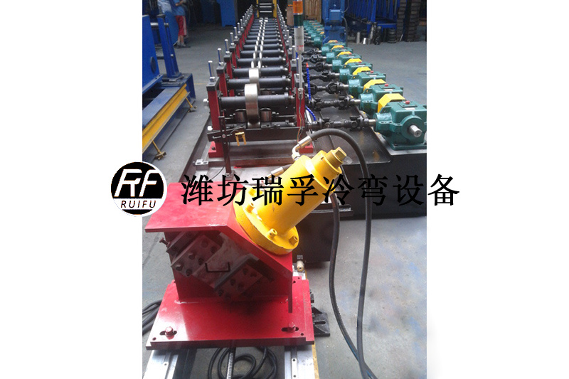光熱發(fā)電型材設(shè)備 (1).jpg