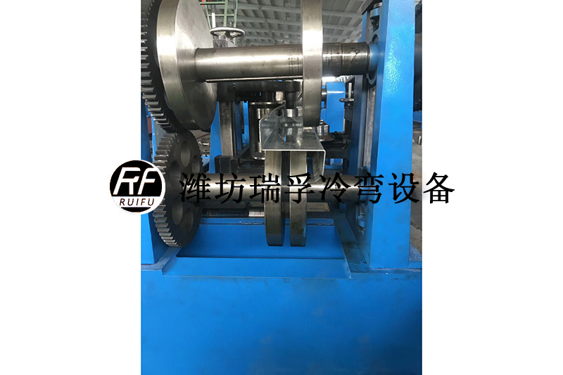 Z型鋼成型設備 (2).jpg