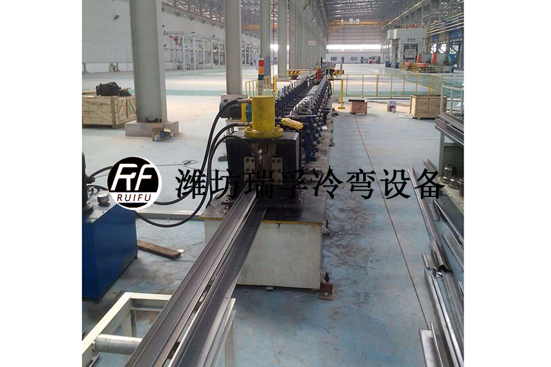 汽車(chē)型材設(shè)備 (7).jpg