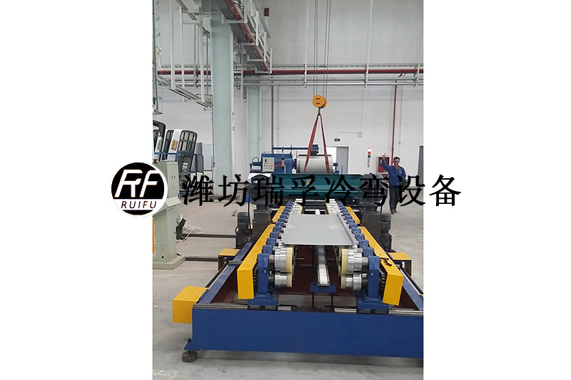 客車蒙皮設(shè)備 (2).jpg