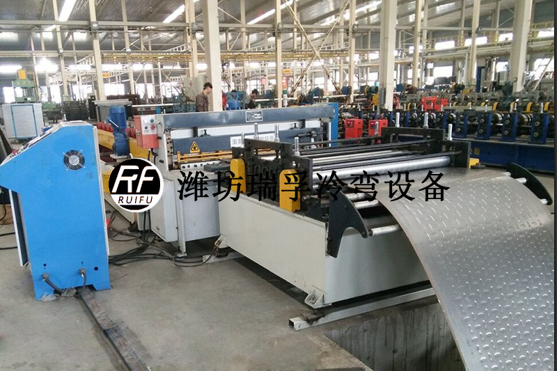 汽車底板設(shè)備 (3).jpg