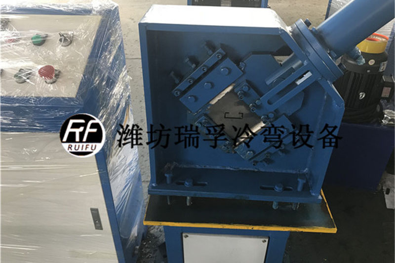 C型橫擔(dān)設(shè)備-50X15.jpg