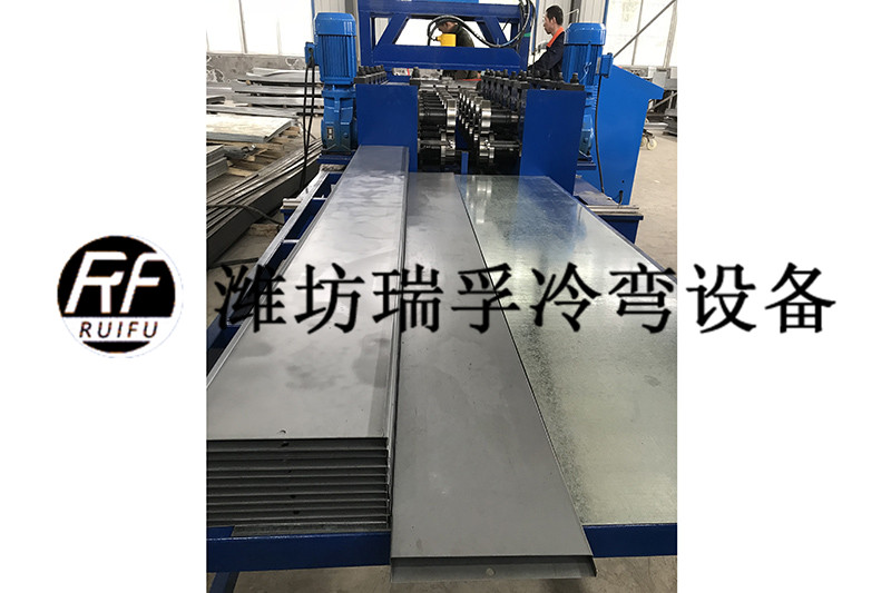 電纜橋架蓋板設(shè)備.jpg