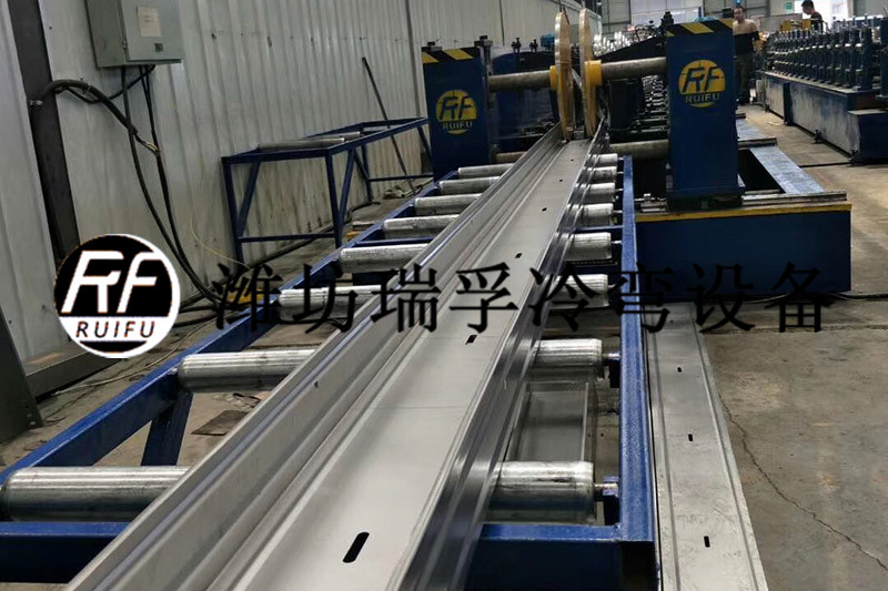 托盤式電纜橋架設(shè)備-大跨距.jpg